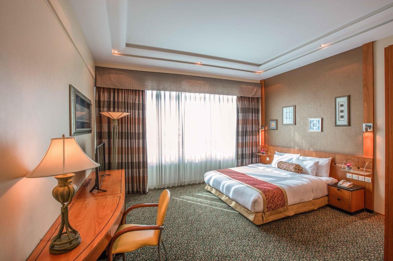 Gulf Court Hotel Манама Екстериор снимка