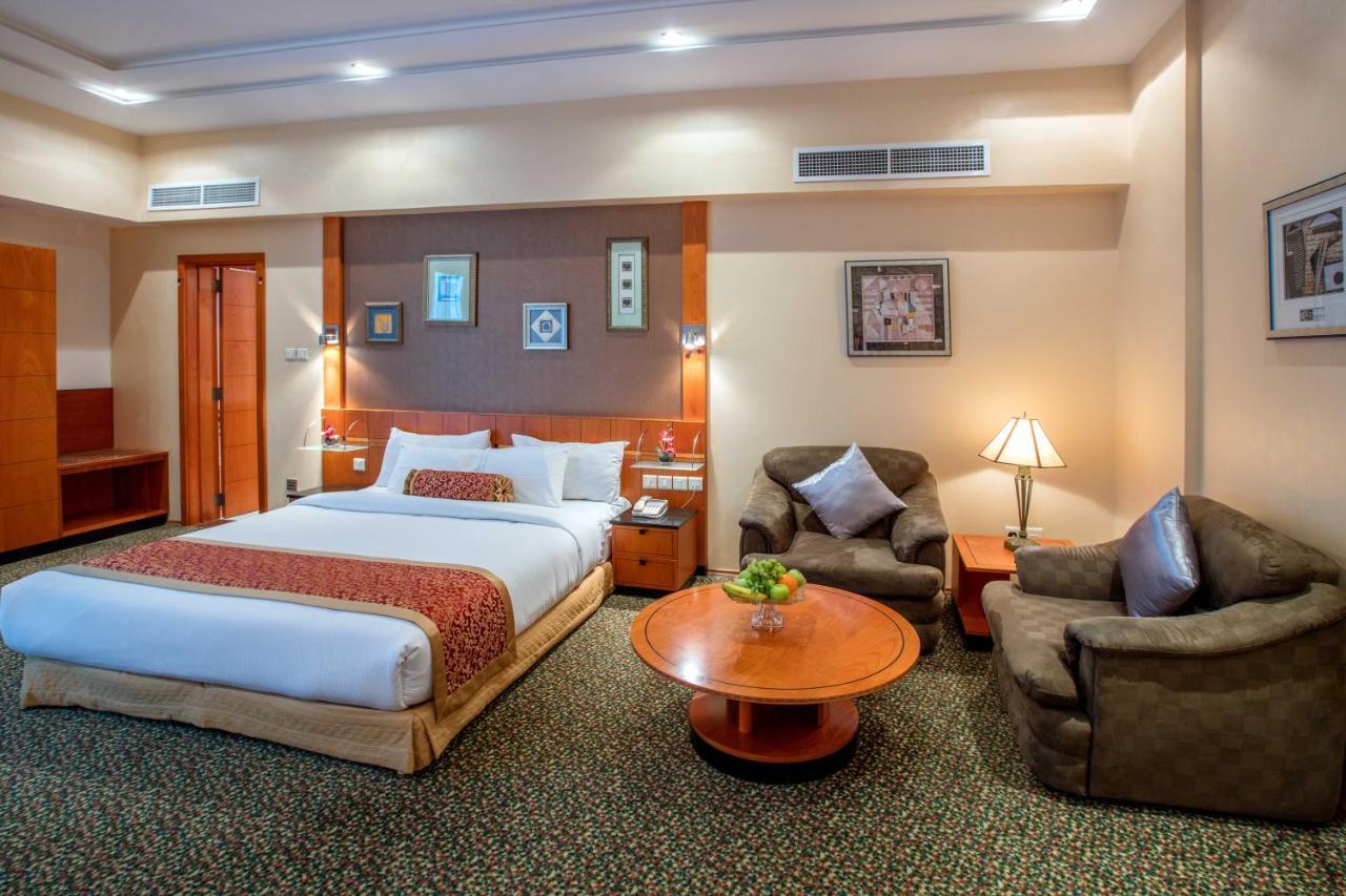 Gulf Court Hotel Манама Екстериор снимка