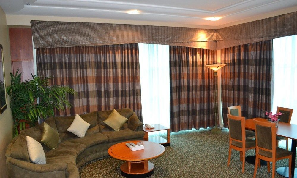 Gulf Court Hotel Манама Екстериор снимка